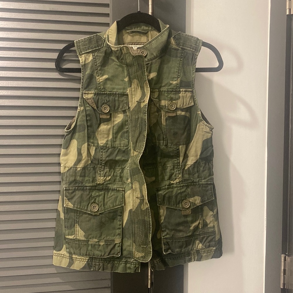 Abercrombie camo utility vest